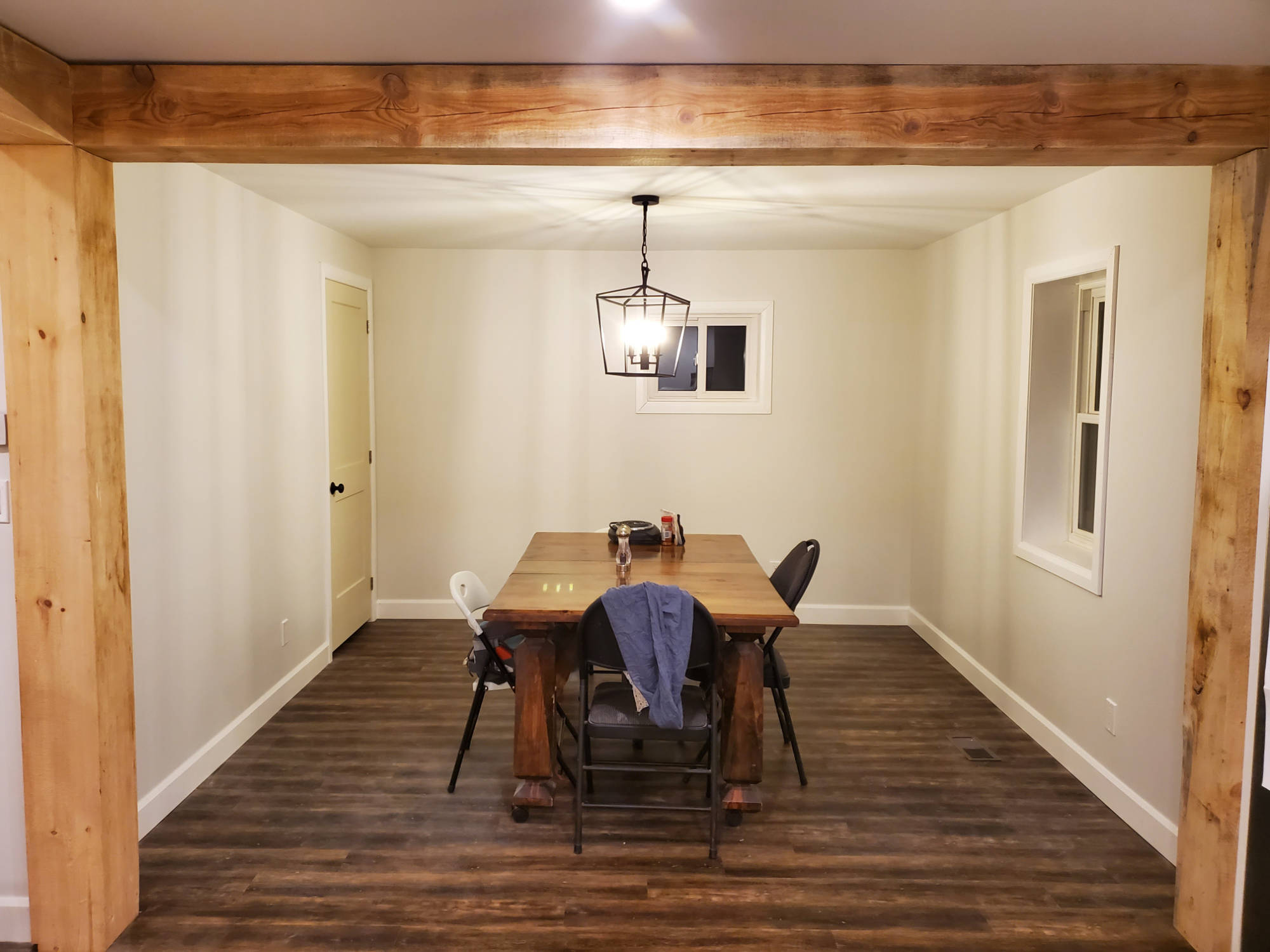 The Minimalist Dining Arch
